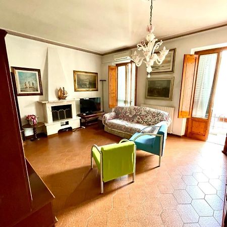Villa Casa Ave Viareggio Esterno foto